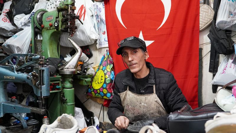 İznik’in yaşayan hazinesi: 40 Yıllık ayakkabı ustası Fahrettin Yılmaz