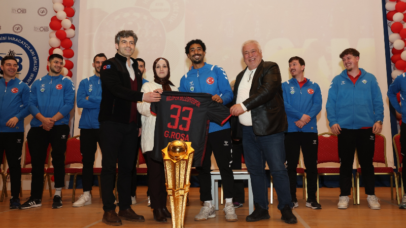 Süper Kupa şampiyonu hentbolcular gençlerle buluştu