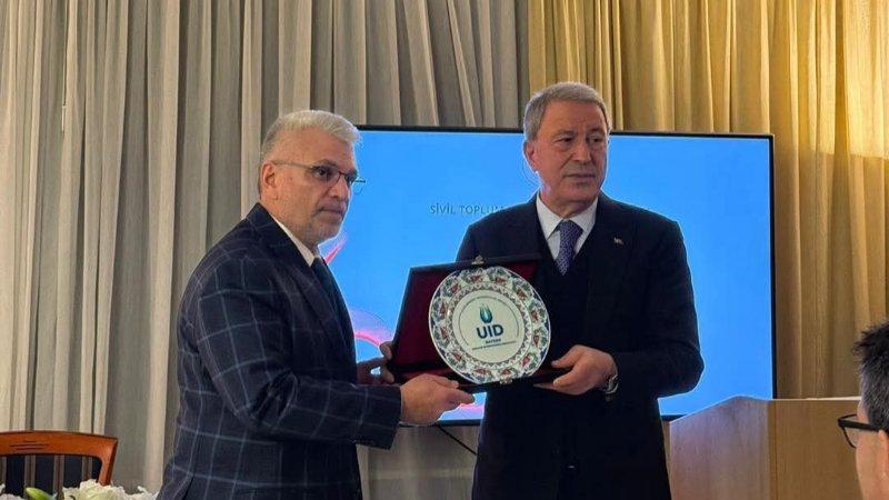 Hulusi Akar, STK temsilcileriyle Münih’te buluştu