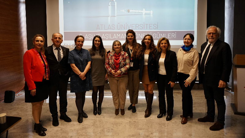 Sağlık çalışanlarına aşı çağrısı