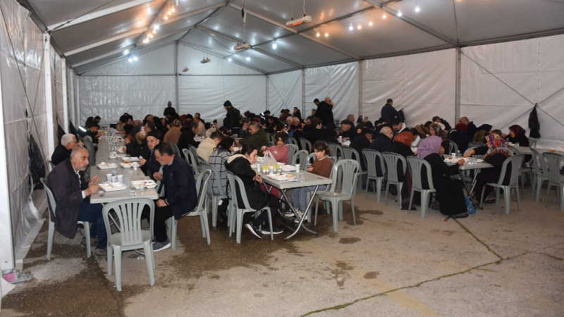 BEKSİAD iftar çadırında yüzlerce kişi buluşuyor
