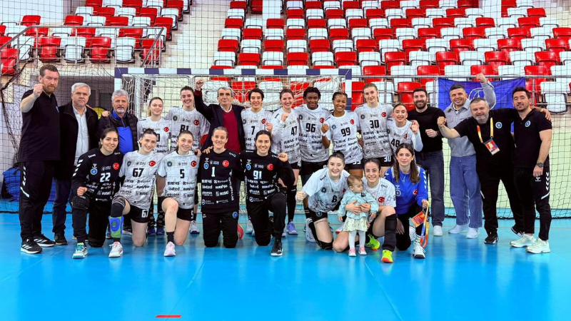 Bursa Büyükşehir Belediyespor zirveyi bırakmadı