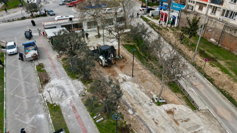 Gemlik’te meydan dönüşümü başladı
