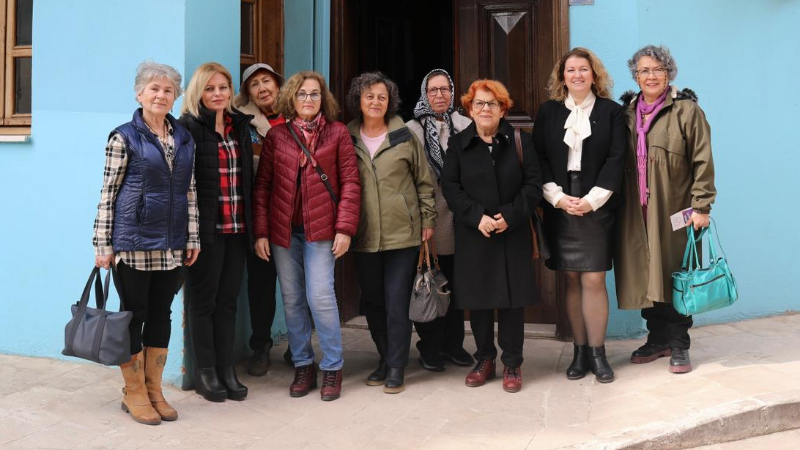 Gemlik’te 8 Mart farkındalığı: Kadın hakları panelde konuşuldu