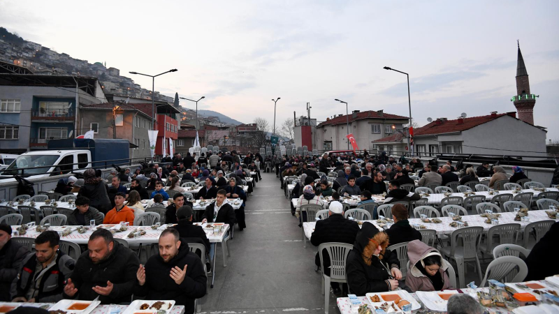 Osmangazi’de Ramazan birlik sofralarıyla yaşanıyor