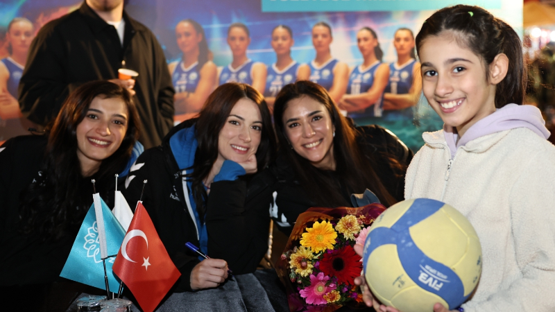 Nilüfer’in Sultanları 8 Mart’ta taraftarlarıyla kucaklaştı