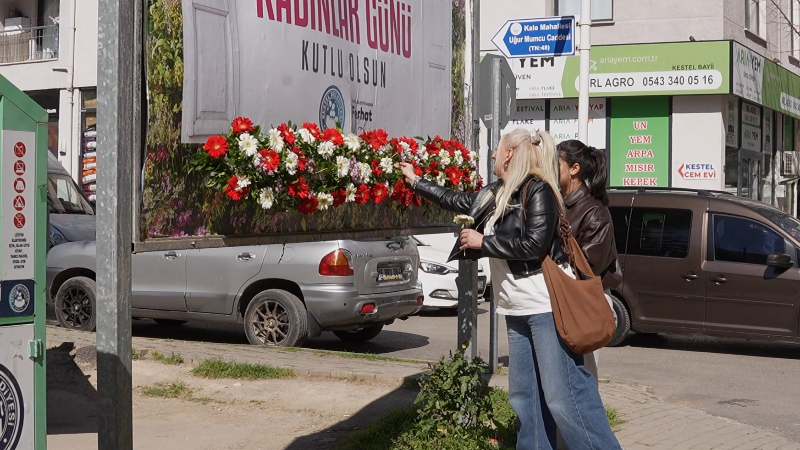 Başkan Erol’dan Kestelli kadınlara zarif jest