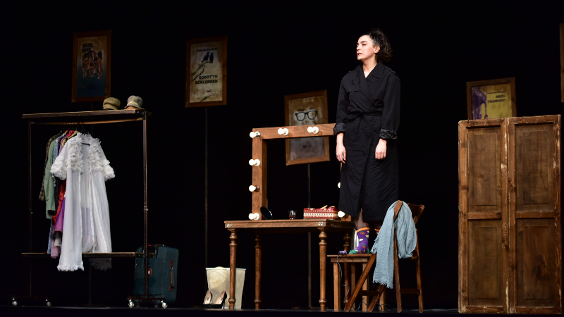 ‘Yan rol’ Bursa’da tiyatroseverlerle buluştu