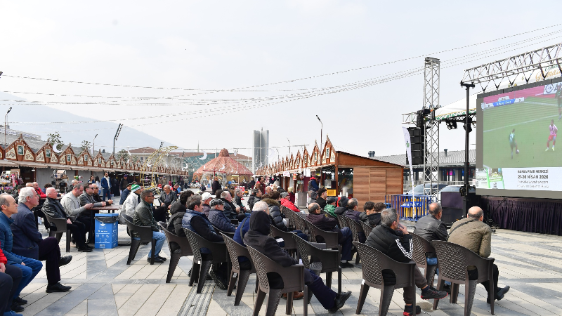 Osmangazi Meydanı Bursaspor taraftarlarıyla coştu