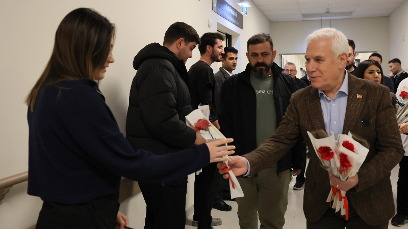 Bursa Büyükşehir Başkanı sağlık çalışanlarıyla bir araya geldi