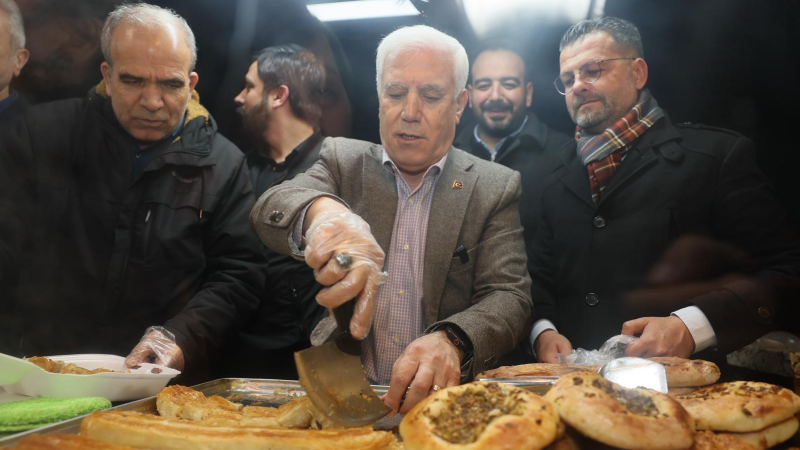 Başkan Bozbey sahurda Bursalılarla buluştu