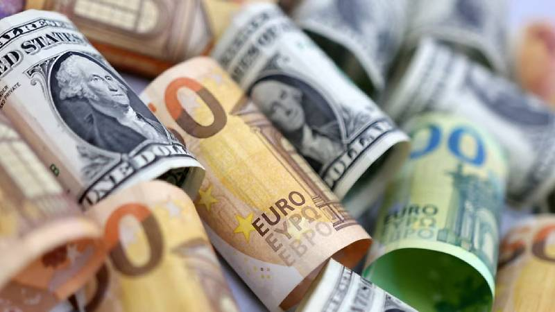 Dolar ve Euro güne yükselişle başladı