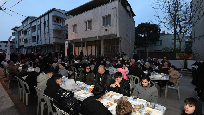 Ramazan’ın son iftarında Gülbahçe sakinleri bir arada