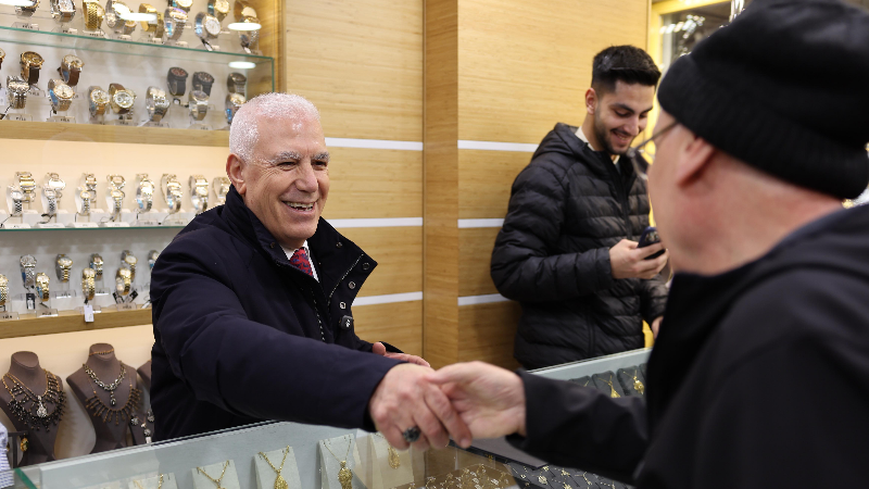 Başkan Bozbey Tarihi Çarşı esnafıyla buluştu