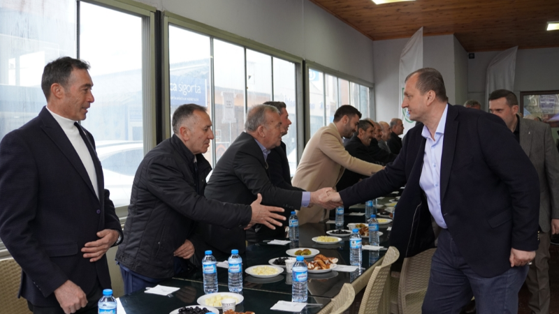 İznik protokolü ve vatandaşlar bayram sofrasında buluştu