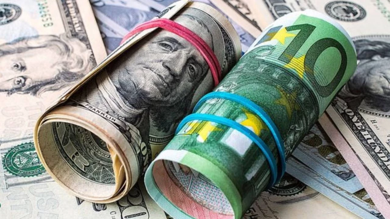 Dolar ve Euro yeni güne yükselişle başladı