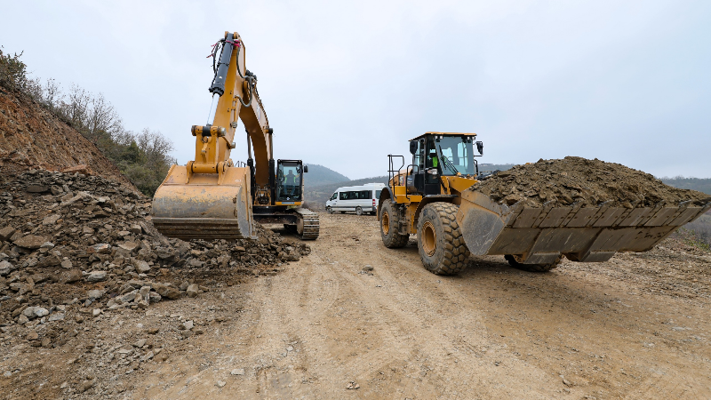 Kestel’de mahalle yolları genişletiliyor