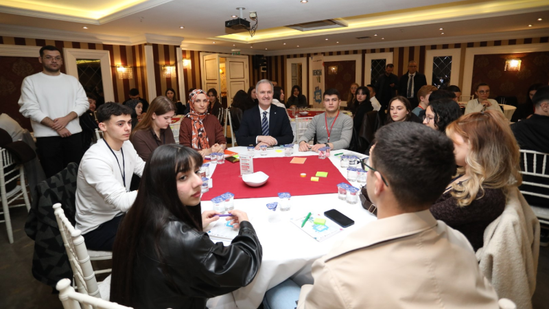 İnegöl’de gençler geleceği konuştu