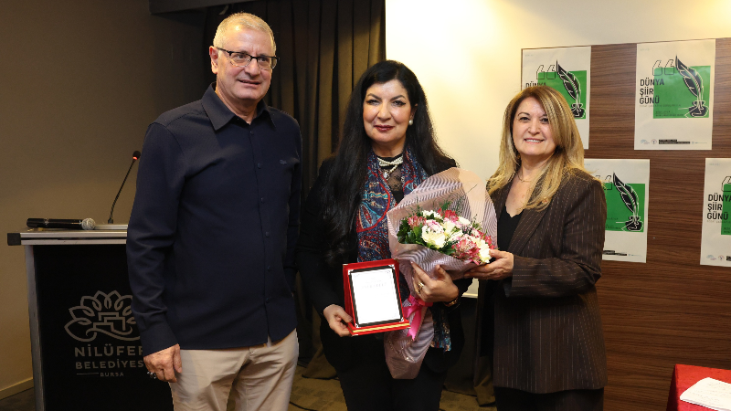 Nilüfer’de şiir rüzgarı: 2026 Onur Ödülü Nisa Leyla’ya takdim edildi