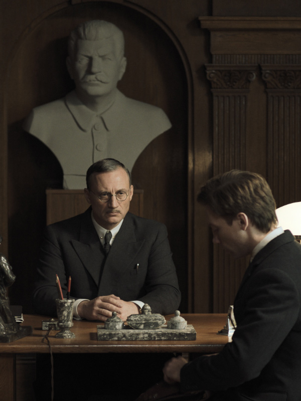 İki Dünya Arasında