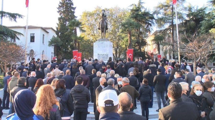 Atatürk saygı duruşu
